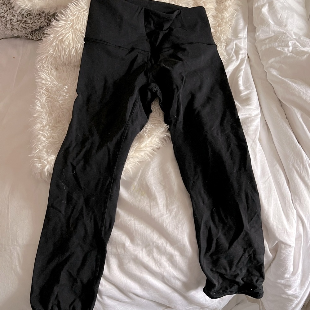 Lululemon crops size 6 black
